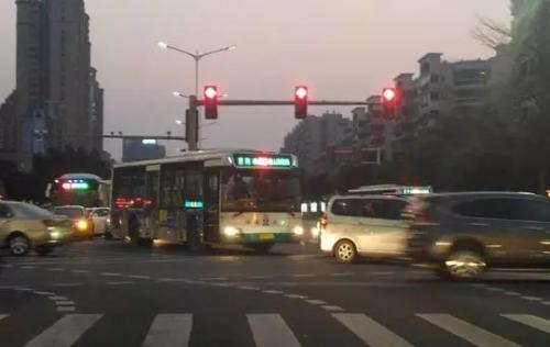 红绿灯控制app开发 过马路神器