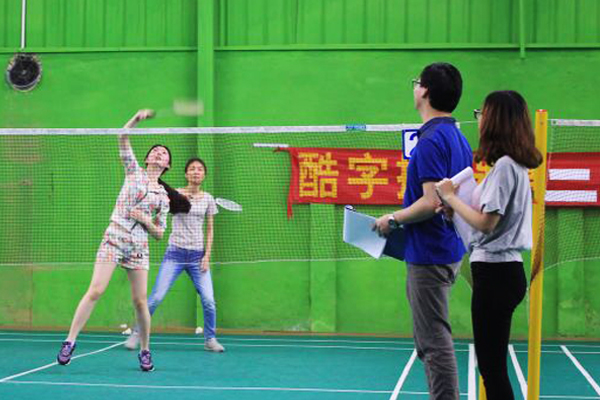 庆祝91直播
第二届羽毛球赛圆满结束