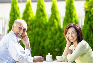 老年人服务APP开发需要功能强大+操作简单