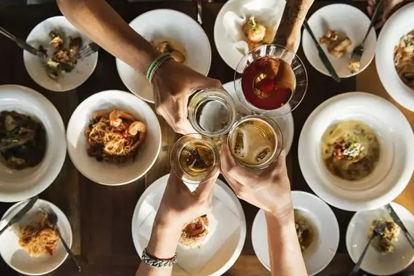 约饭APP制作让更多的小伙伴们一起吃饭一起聊天--app开发公司广州91直播
