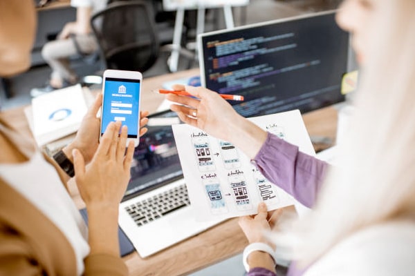 探寻蓝海：开发定制APP如何精准锚定产品方向？- 专业APP开发公司助您成功